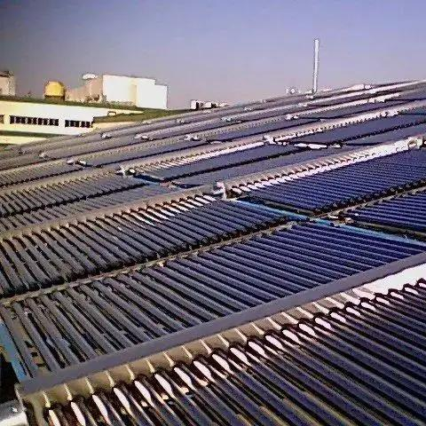 尊龙凯时集成太阳能陶瓷厂集中供热热水